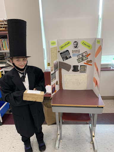 Jaydyn Barrett as Abraham Lincoln